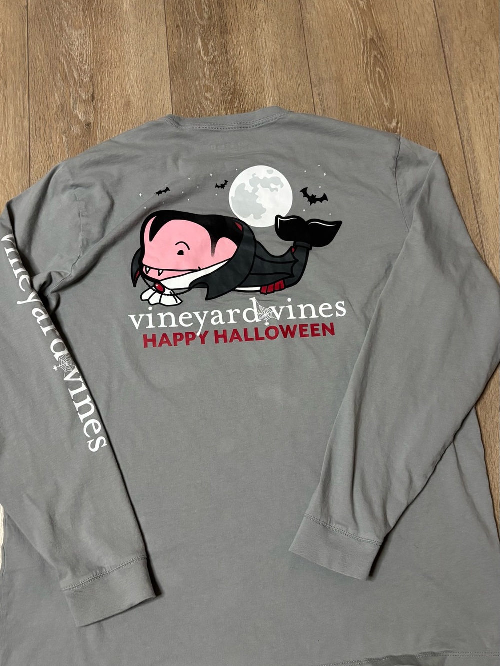 Vineyard Vines Gray Long-Sleeve Halloween Vampire Whale Tee